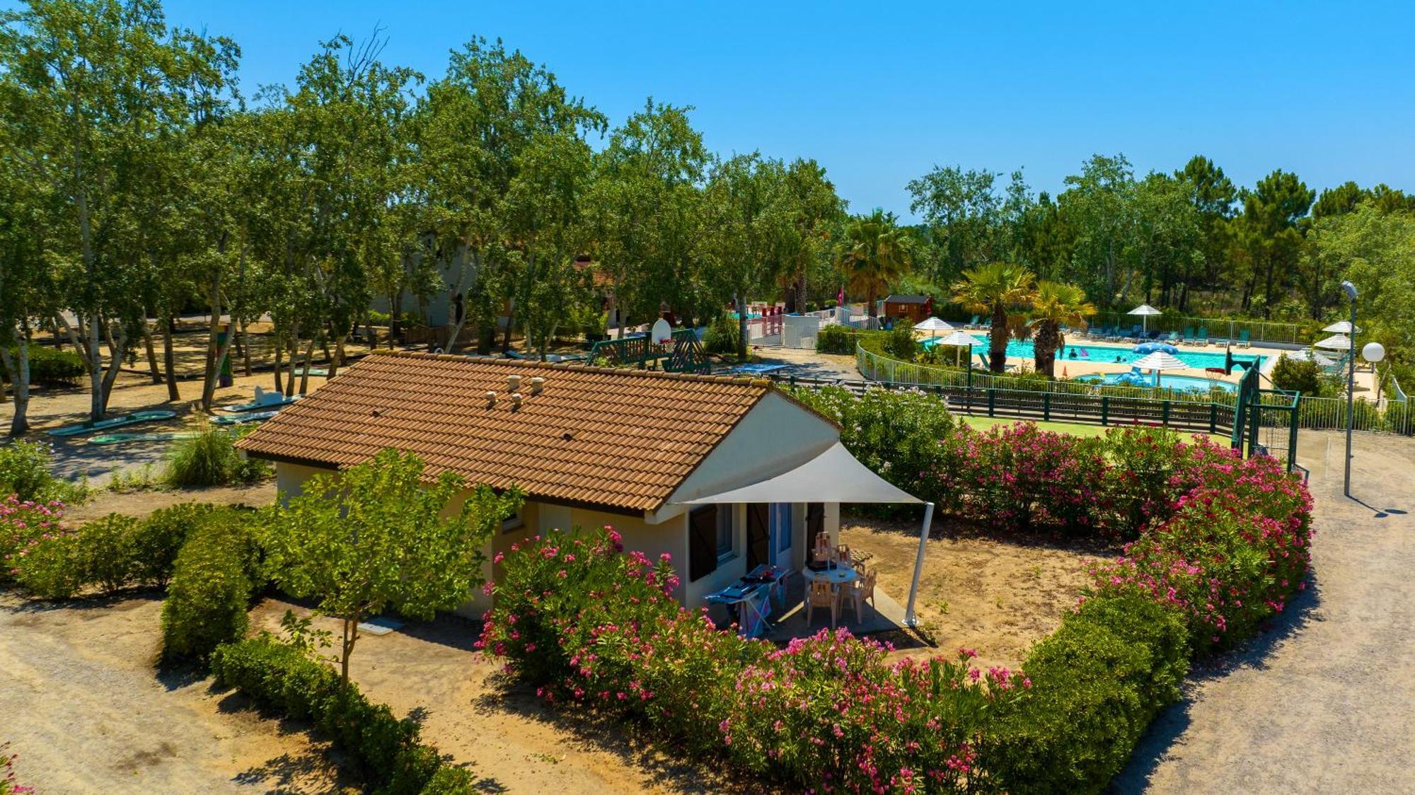 Azureva Le Grau Du Roi Aparthotel Exterior photo