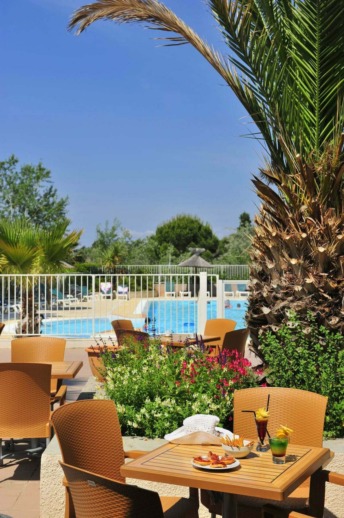 Azureva Le Grau Du Roi Aparthotel Exterior photo